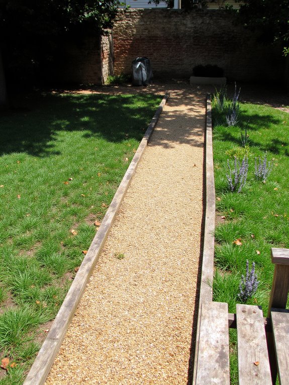 gravel for low maintenance landscaping
